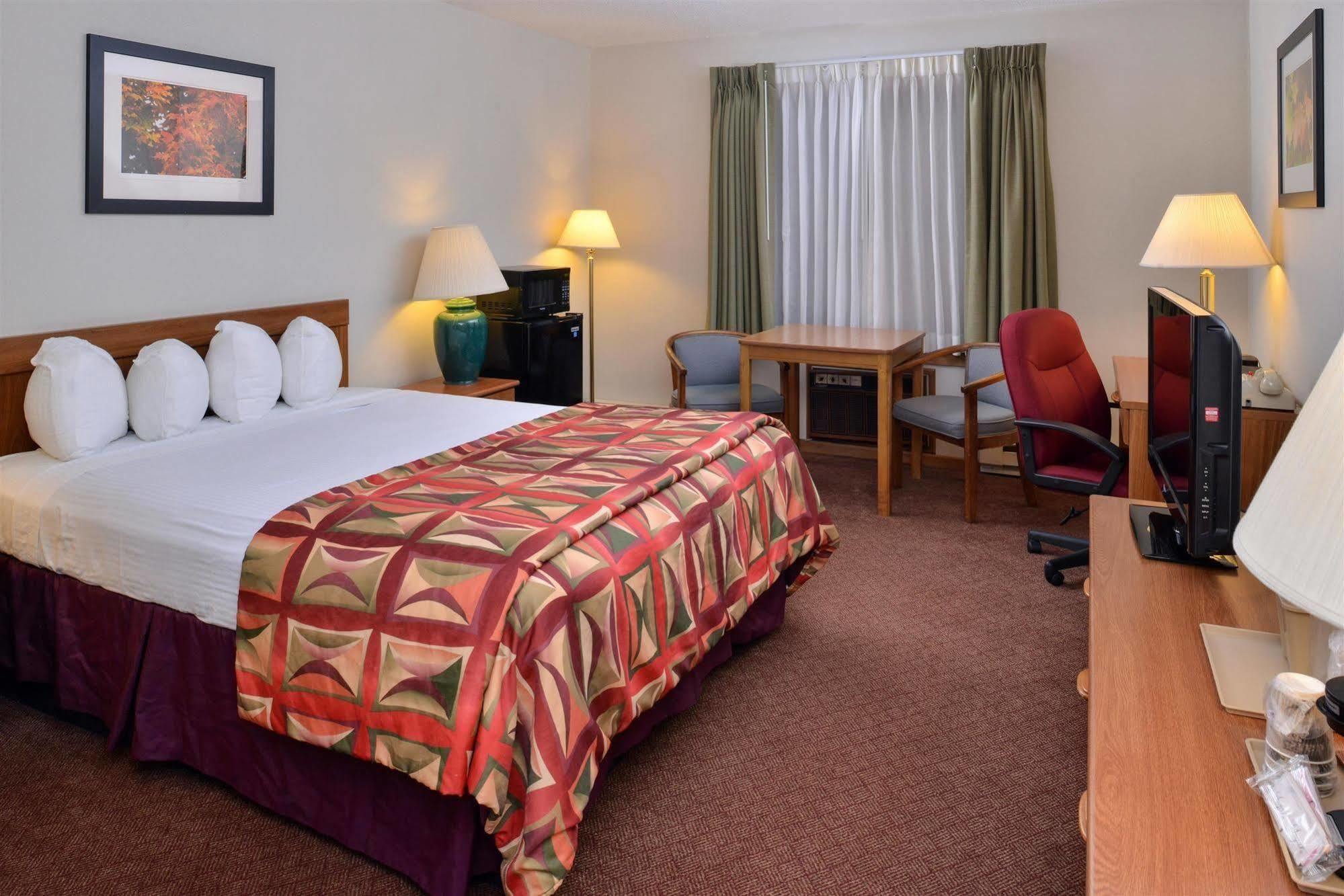 Magnuson Country Hotel 2*